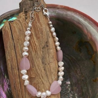 Pink quartz hearts pearl bracelet