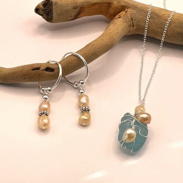 Turquoise sea glass set with peach pearls