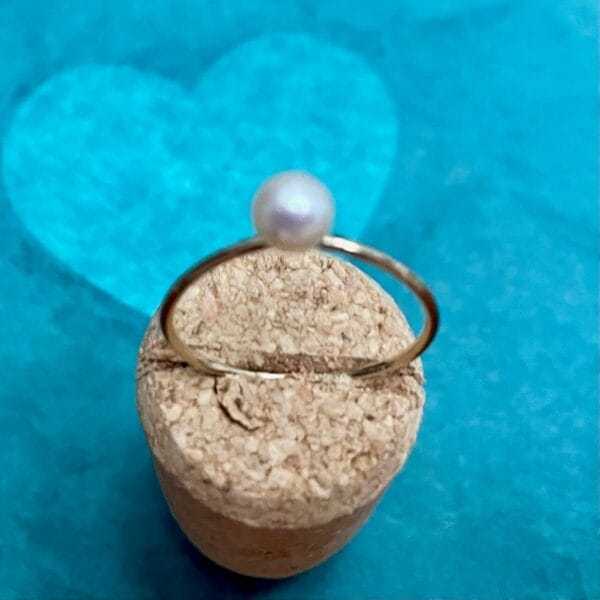 Gold pearl ring