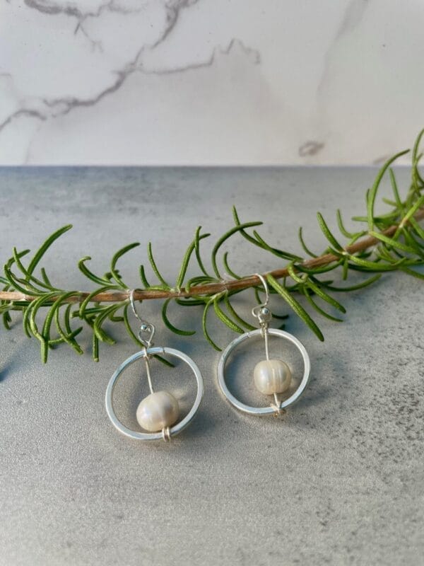 Pearl Earrings in SIlver CIrcle