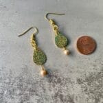 Peach pearl dangle earrings,size