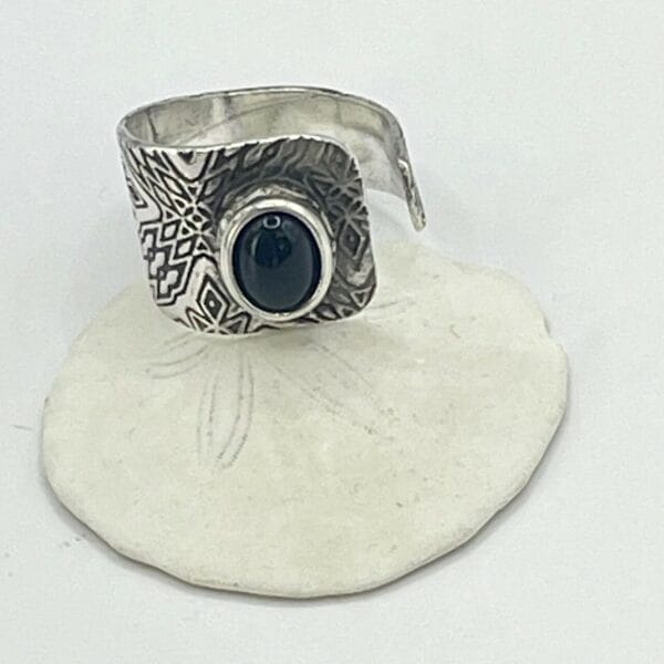 Black onyx ring, view