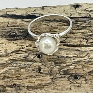 Silver cast cup Pearl Ring