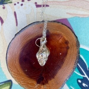 Silver shell necklace